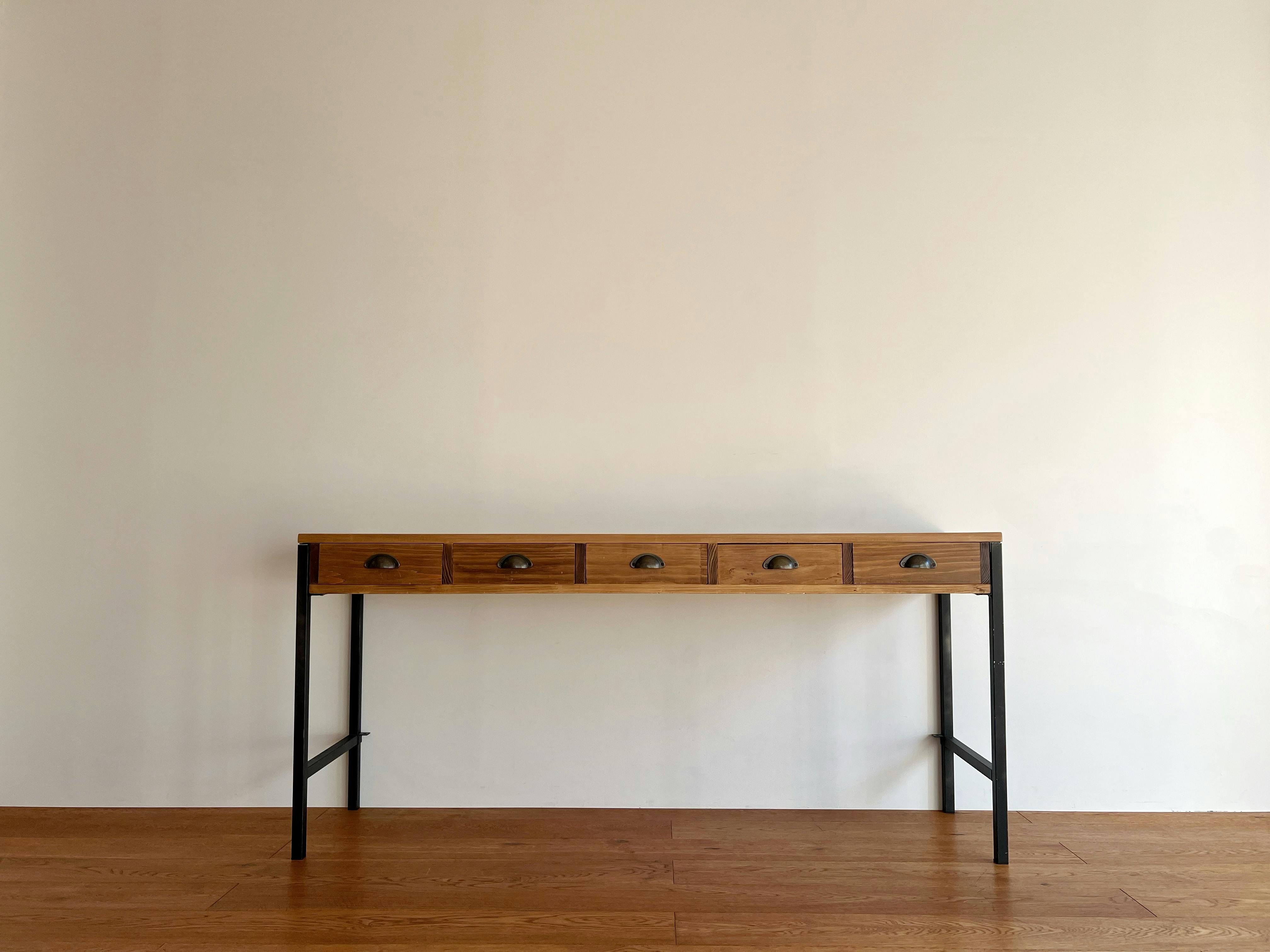 【曙橋駅A2出口より徒歩3分】ポップアップや展示会に最適な白壁、チーク床の自然光豊富なナチュラルなスペース