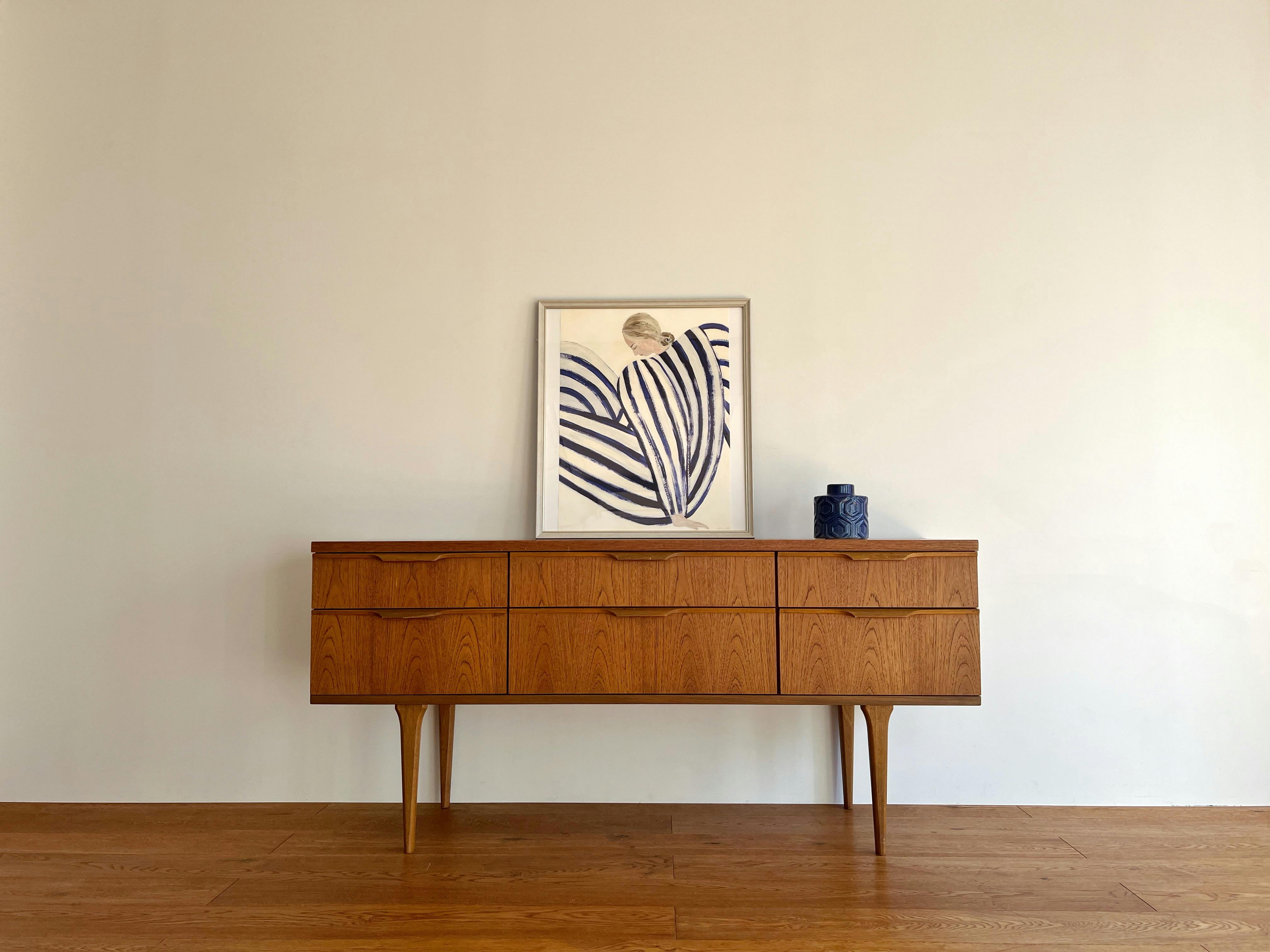 【曙橋駅A2出口より徒歩3分】ポップアップや展示会に最適な白壁、チーク床の自然光豊富なナチュラルなスペース