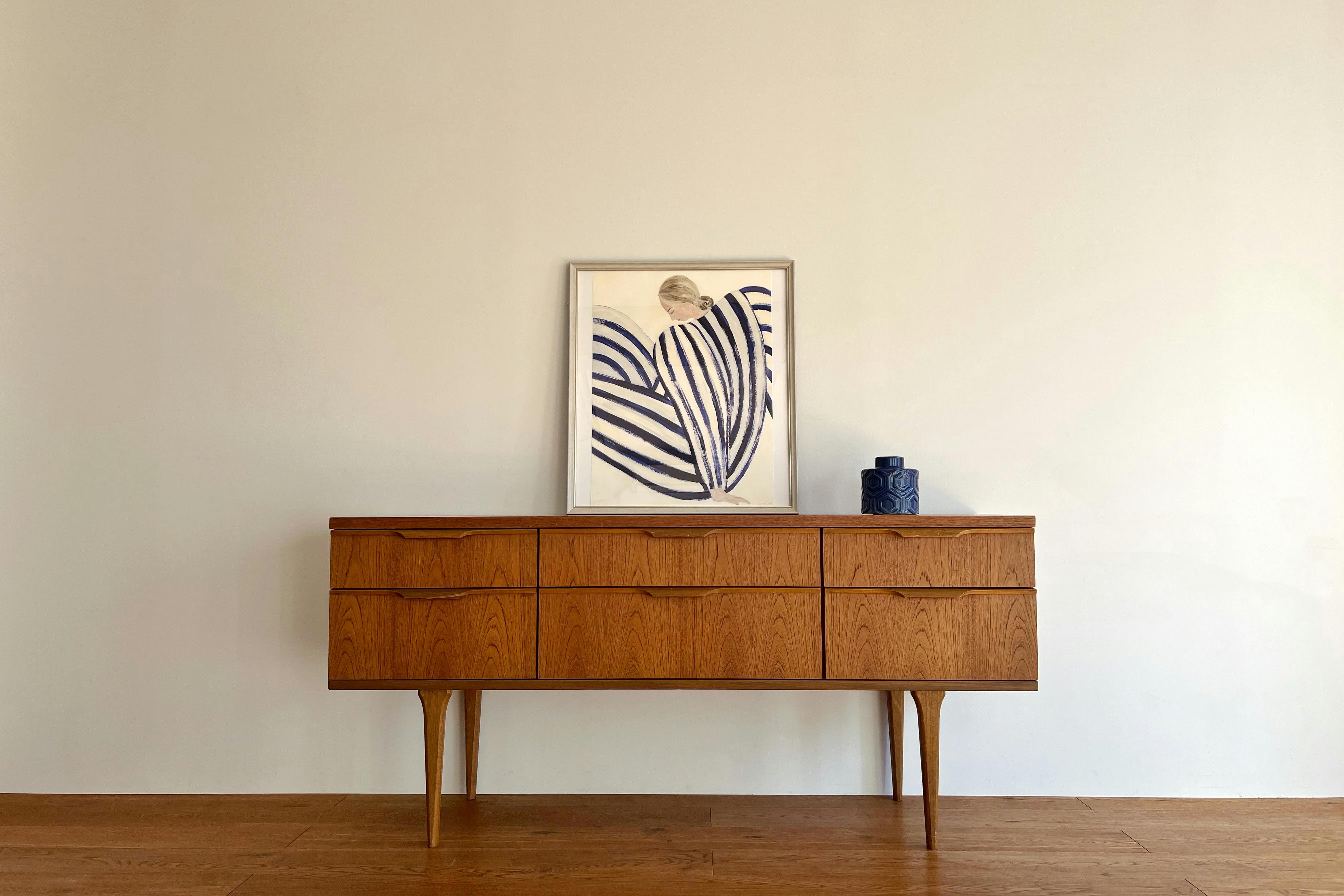 【曙橋駅A2出口より徒歩3分】ポップアップや展示会に最適な白壁、チーク床の自然光豊富なナチュラルなスペース