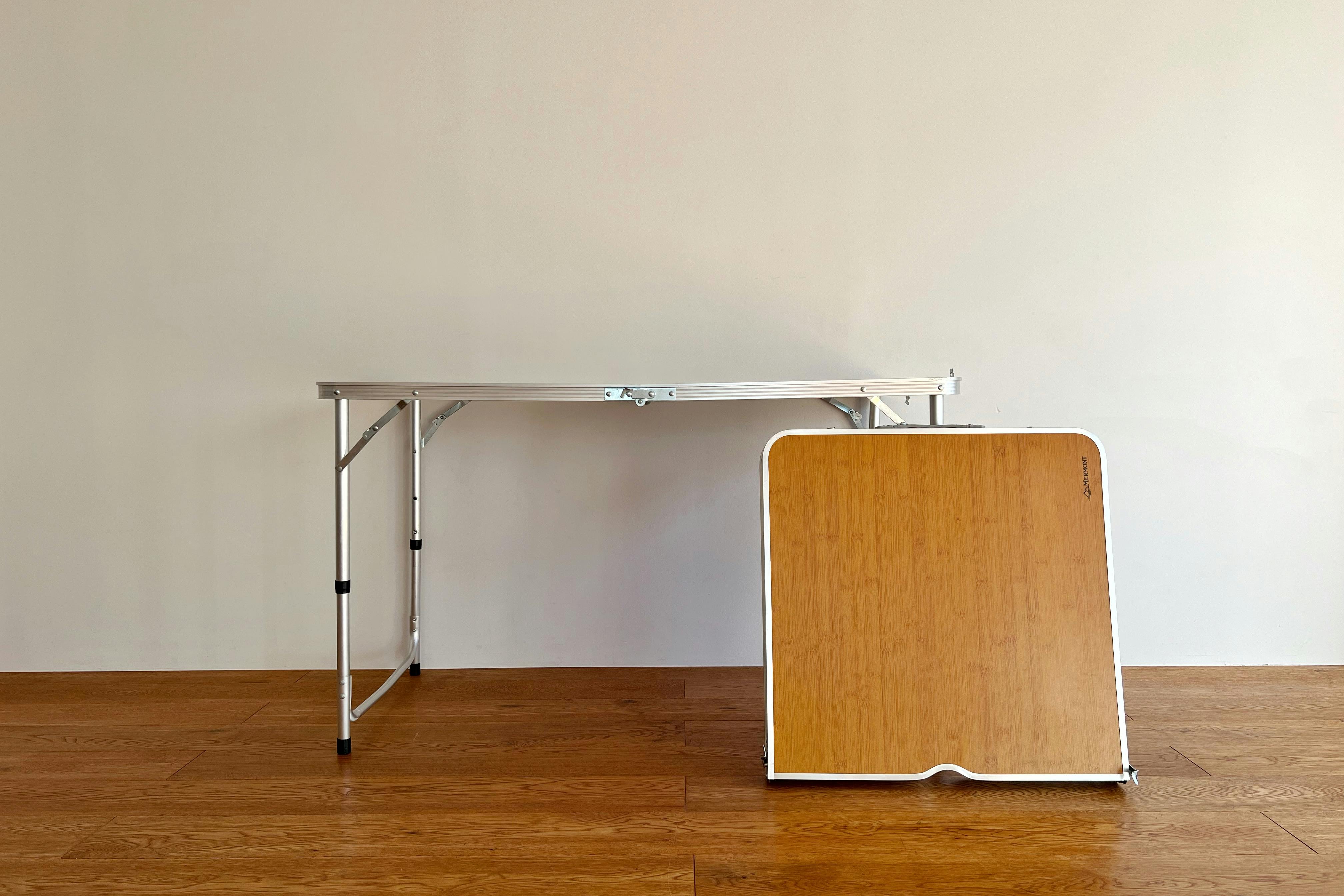 【曙橋駅A2出口より徒歩3分】ポップアップや展示会に最適な白壁、チーク床の自然光豊富なナチュラルなスペース