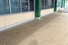 【一号舘長島】販促プロモーションに最適な入口軒下スペース