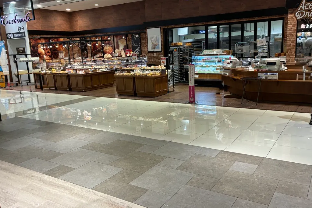 【イオンモール多摩平の森】1F カンテボーレ前