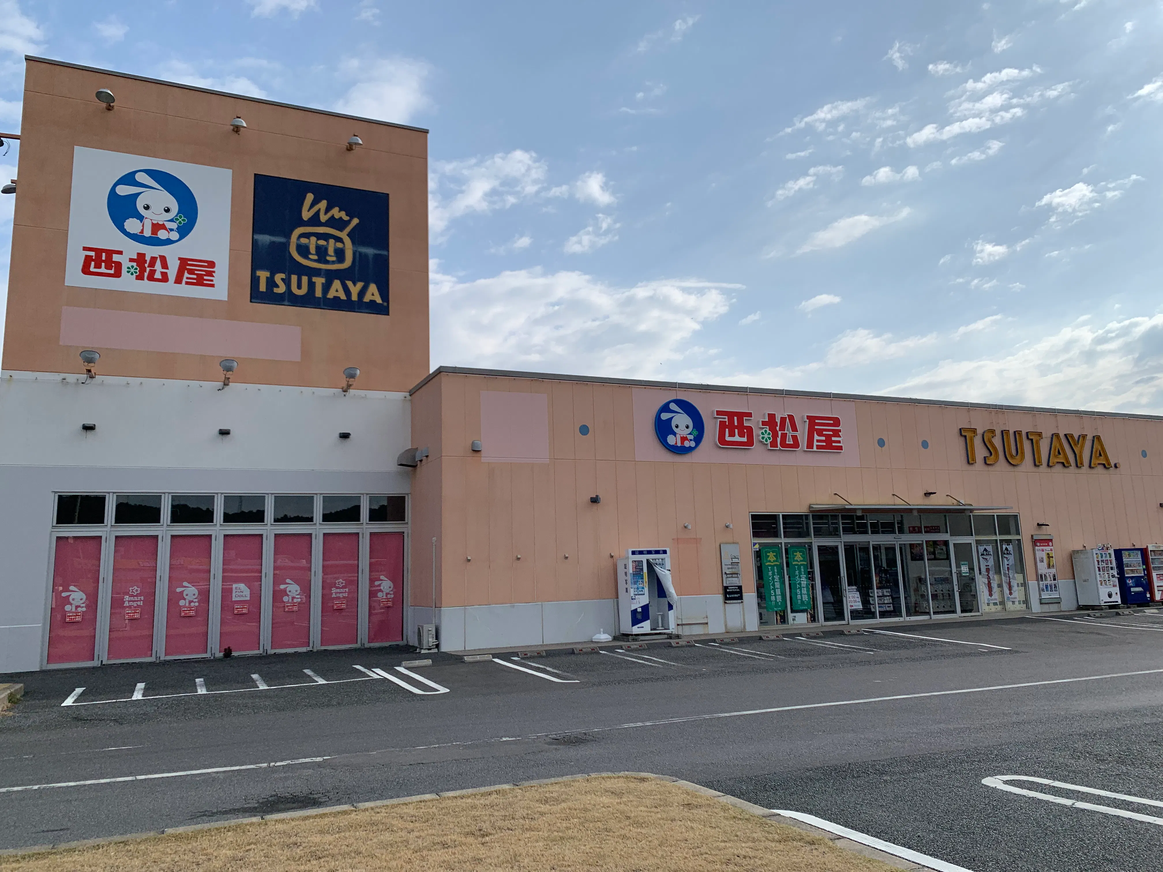 【TSUTAYA 鴨川店】物販やプロモーションの実施可能な店頭入口イベントスペース