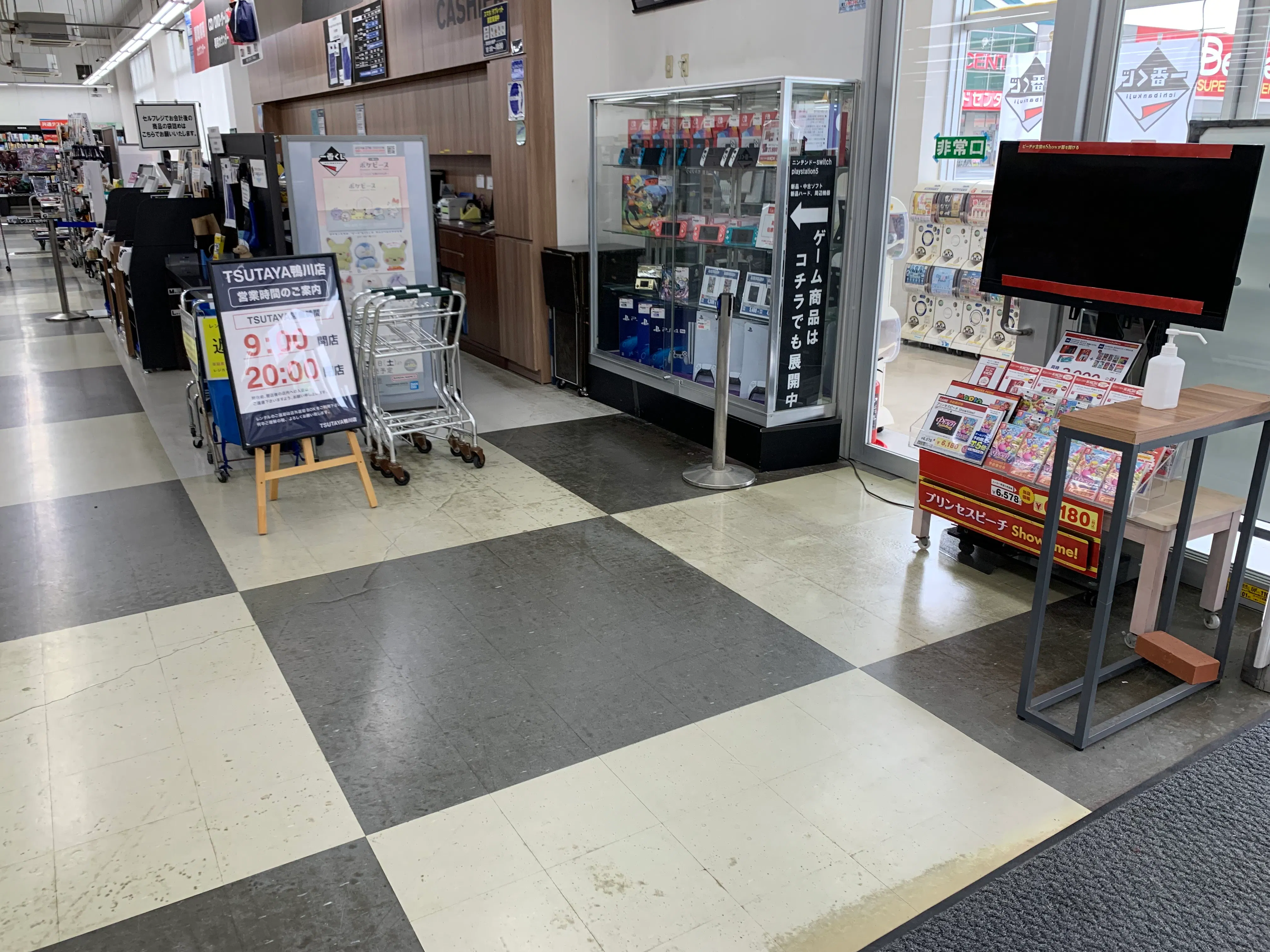 【TSUTAYA 鴨川店】物販やプロモーションの実施可能な店頭入口イベントスペース