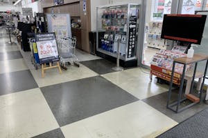 【TSUTAYA 鴨川店】物販やプロモーションの実施可能な店頭入口イベントスペース
