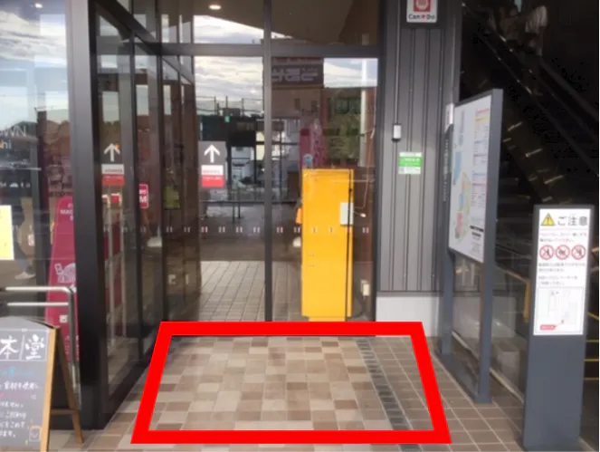 【イオンタウン川西】ポップアップストアやプロモーションに適した施設中央入り口付近のイベントスペース