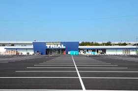 【スーパーセンタートライアル二色浜店】キッチンカー(調理営業)出店限定/屋外スペース