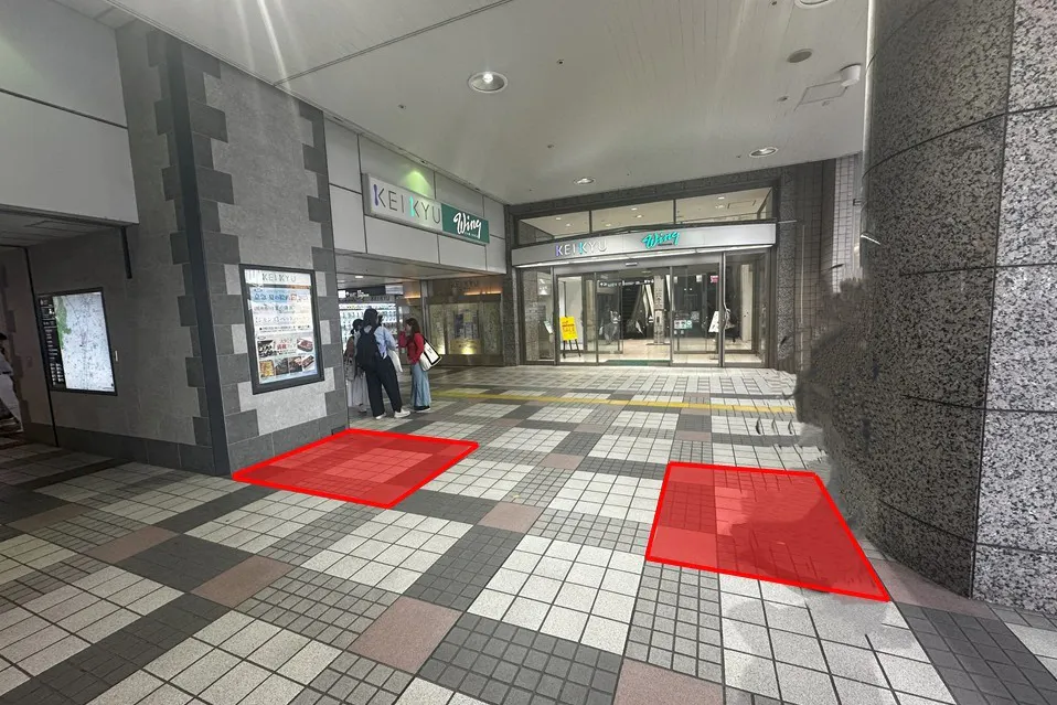 【京急百貨店】上大岡駅1階コンコース(ウィング入口前)