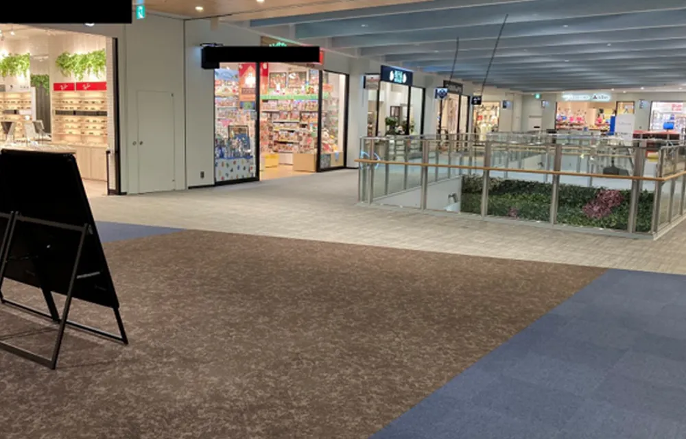 【三井アウトレットパーク 北陸小矢部】2階 フードコート付近吹き抜け