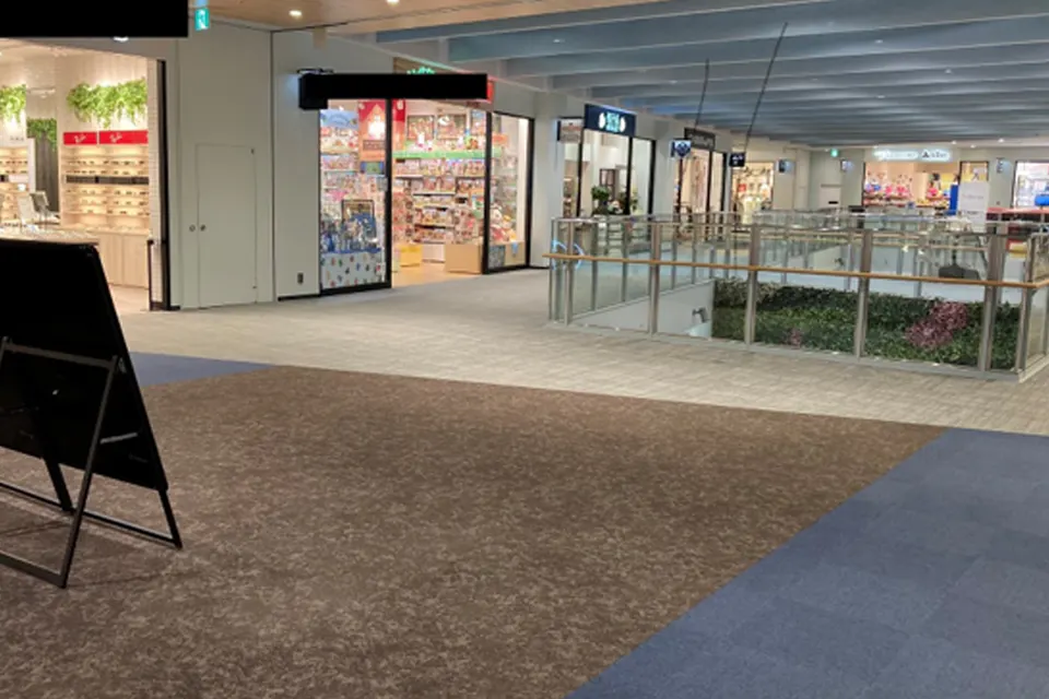 【三井アウトレットパーク 北陸小矢部】2階 フードコート付近吹き抜け