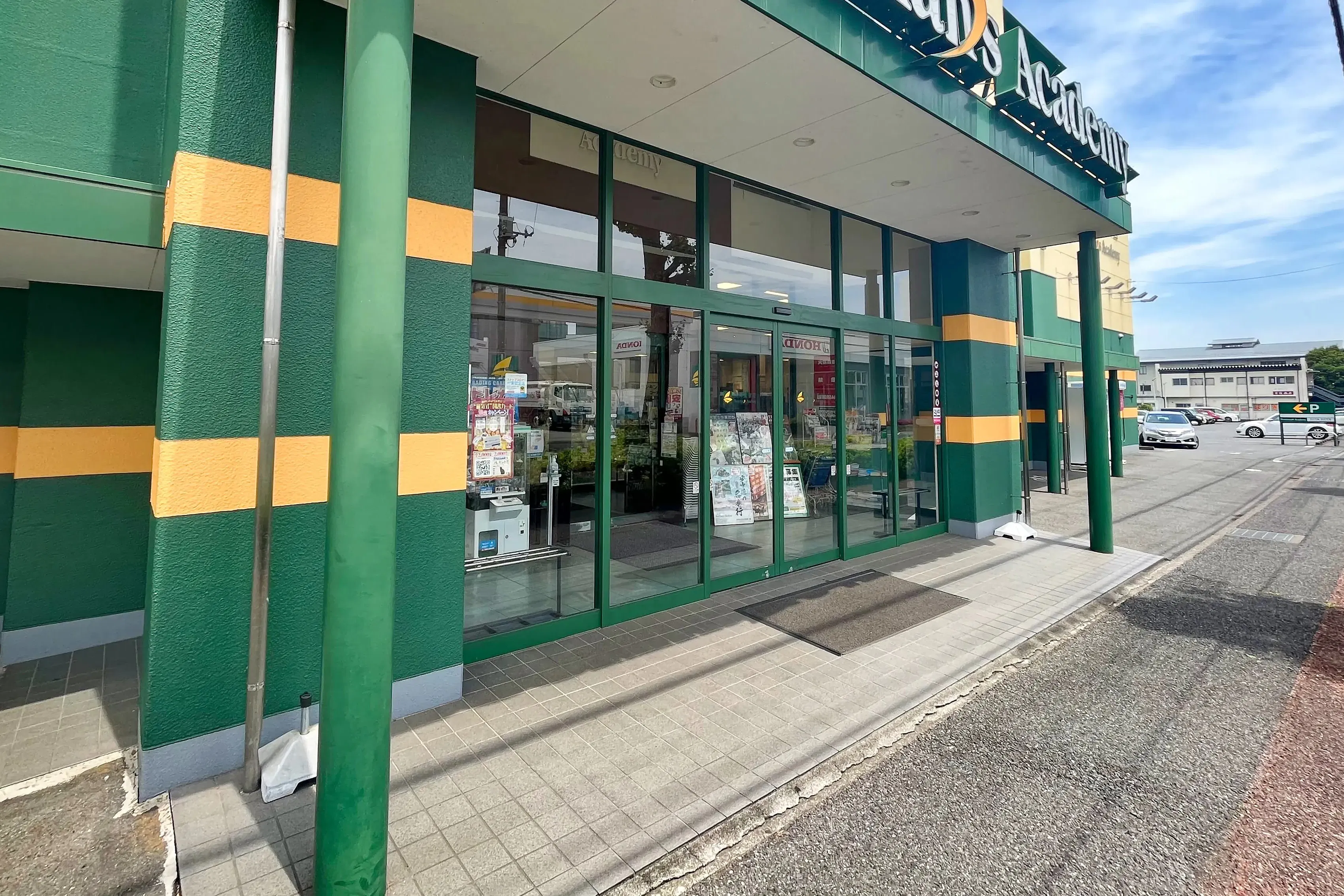 【ブックマンズアカデミー前橋店】県内最大級書店で催事プロモーション!キャンペーンにおすすめの出入口前軒下スペース
