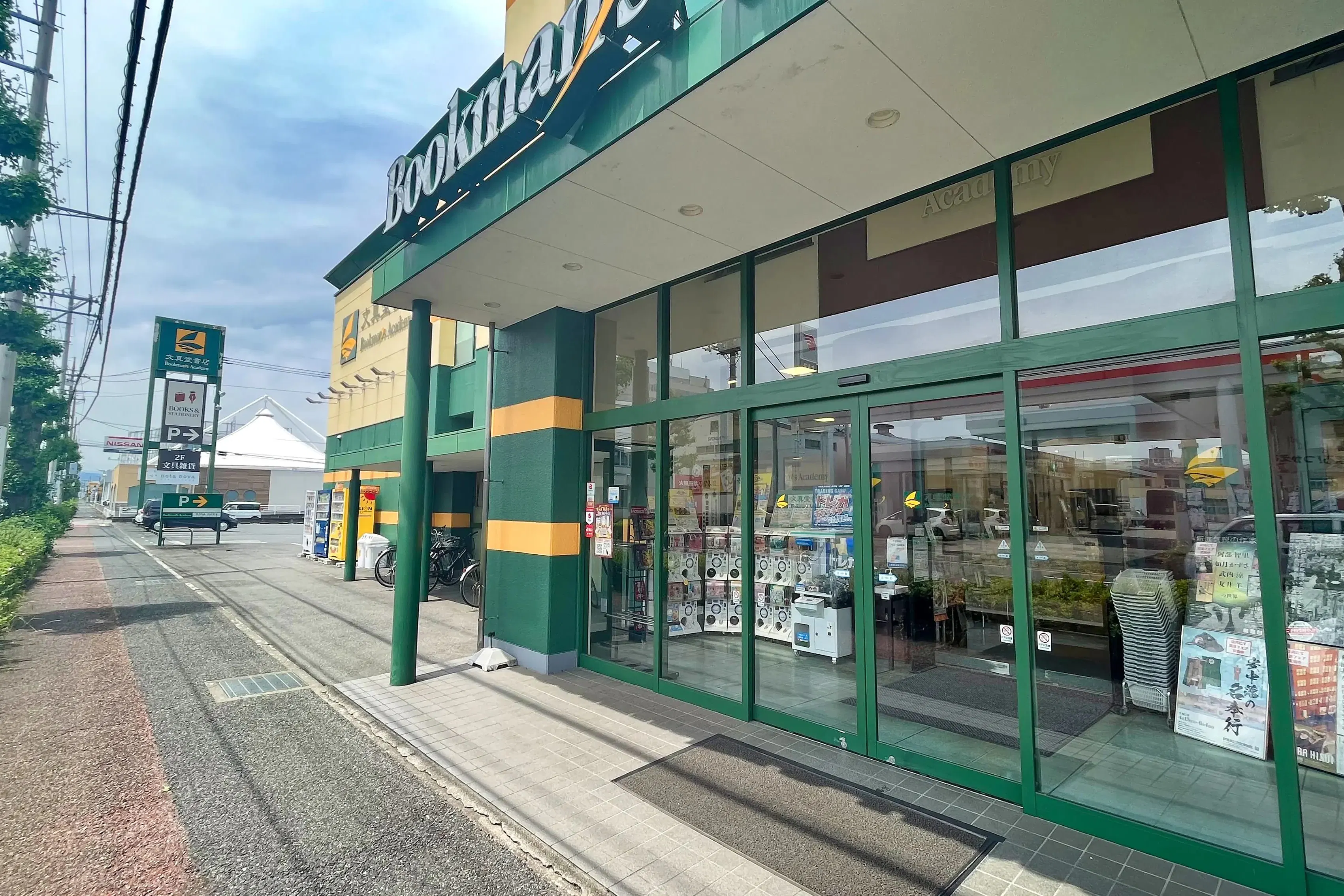 【ブックマンズアカデミー前橋店】県内最大級書店で催事プロモーション!キャンペーンにおすすめの出入口前軒下スペース