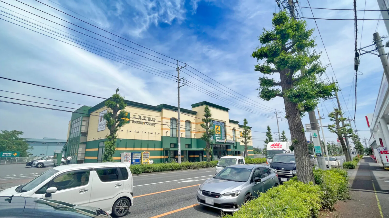 【ブックマンズアカデミー前橋店】県内最大級書店で催事プロモーション！キャンペーンにおすすめの出入口前軒下スペース