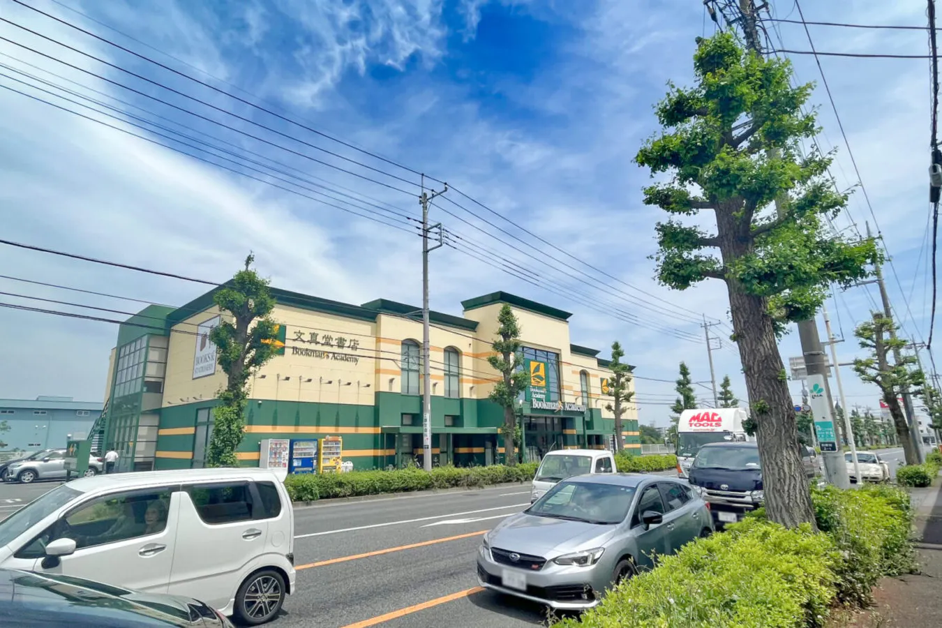 【ブックマンズアカデミー前橋店】県内最大級書店で催事プロモーション!キャンペーンにおすすめの出入口前軒下スペース