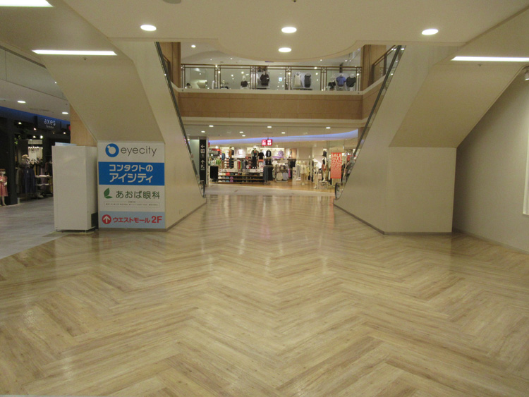 【イオンモール秋田】1F  ユニクロ前