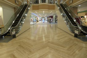 【イオンモール秋田】1F ユニクロ前