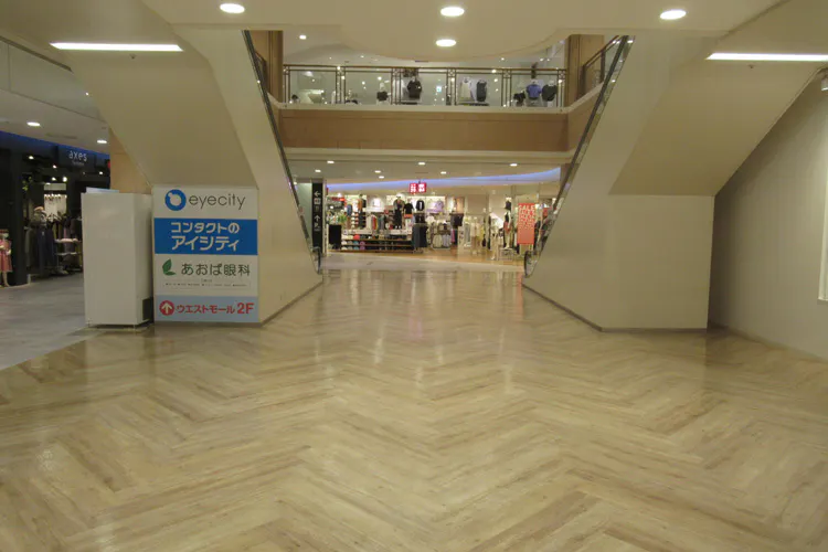 【イオンモール秋田】1F ユニクロ前