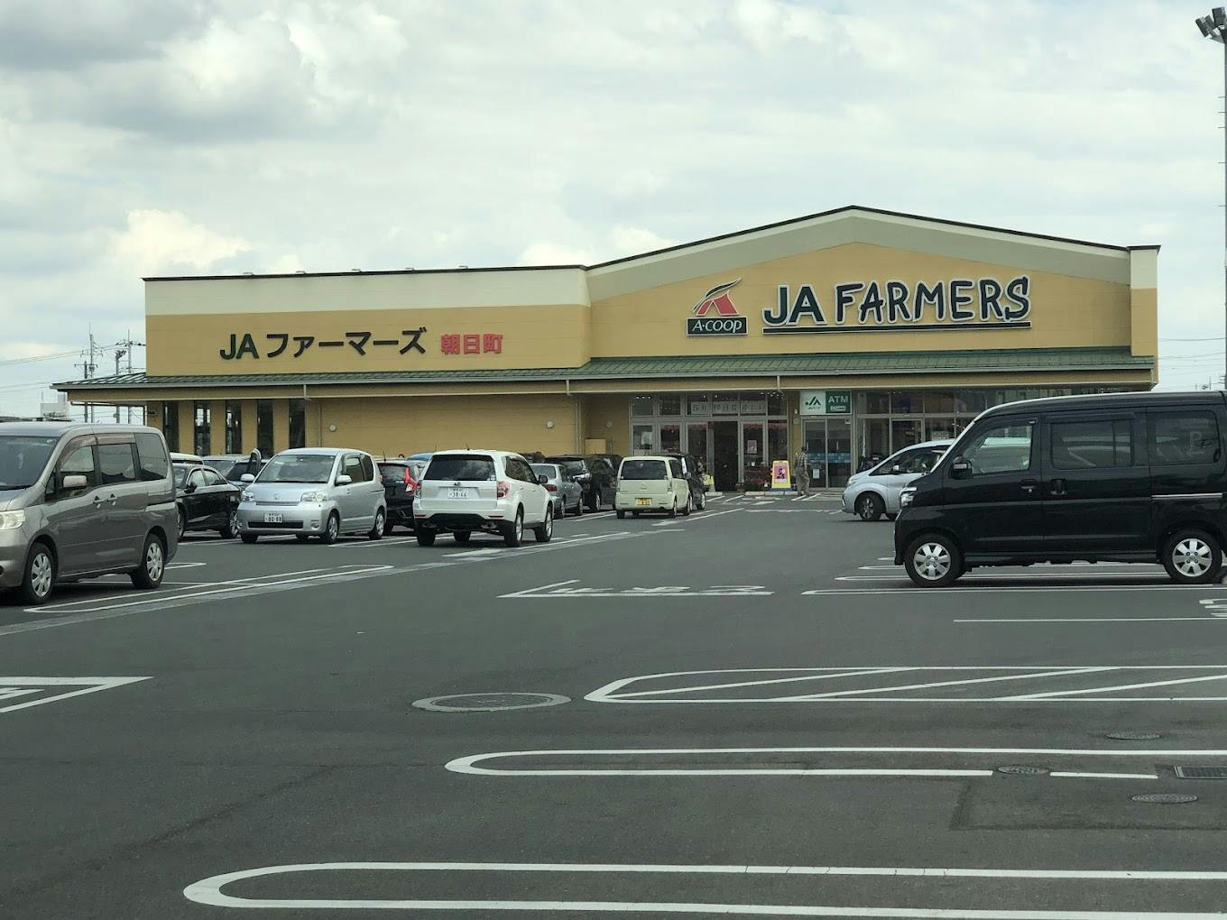 【JAファーマーズ朝日町店】食物販やプロモーションに利用可能な風除室スペースの画像