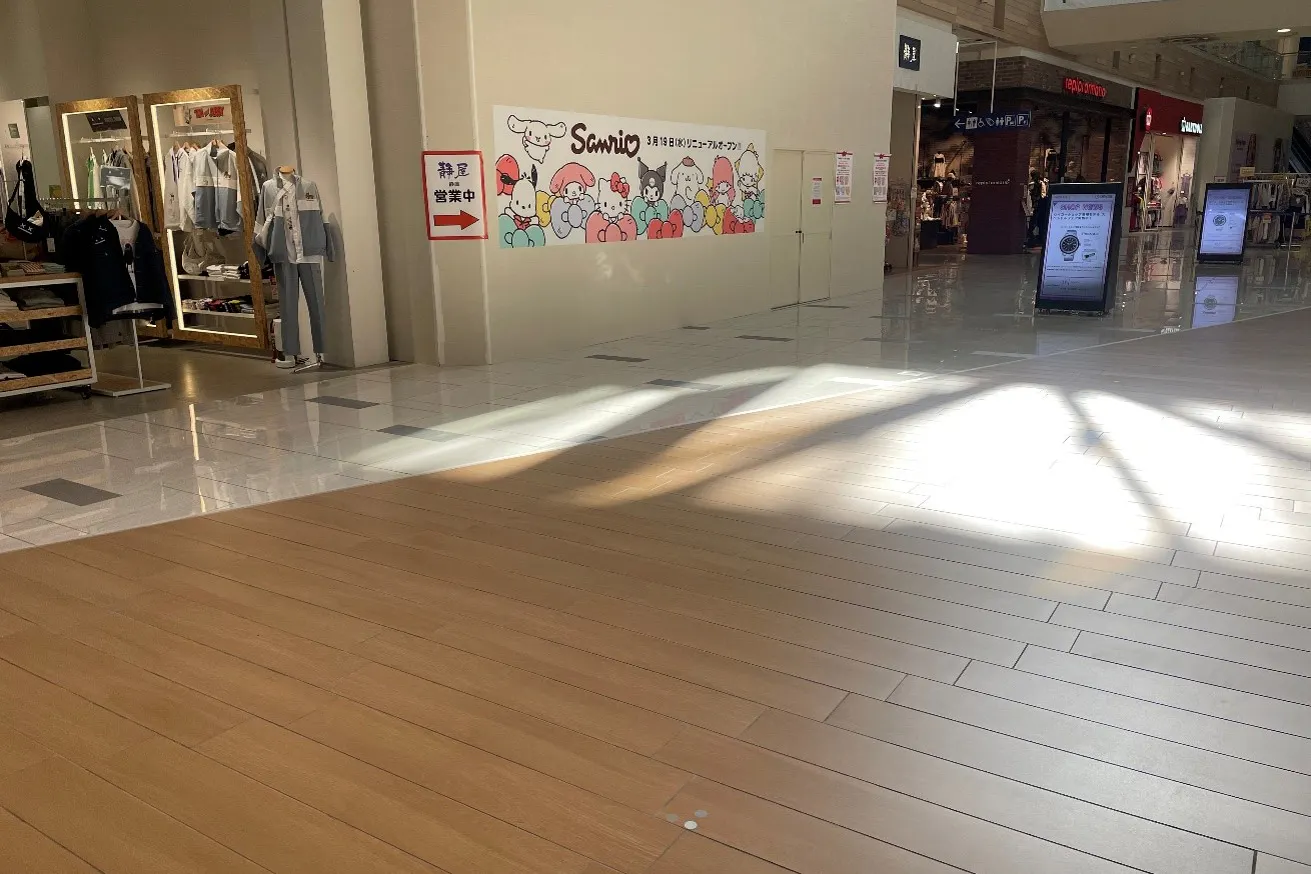 【イオンモール伊丹】1F 中央エスカレータ前