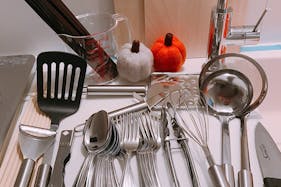 【秋葉原駅6分】ウッド調の壁面が心地よいオフサイトミーティングやワークショップに適したイベントスペース