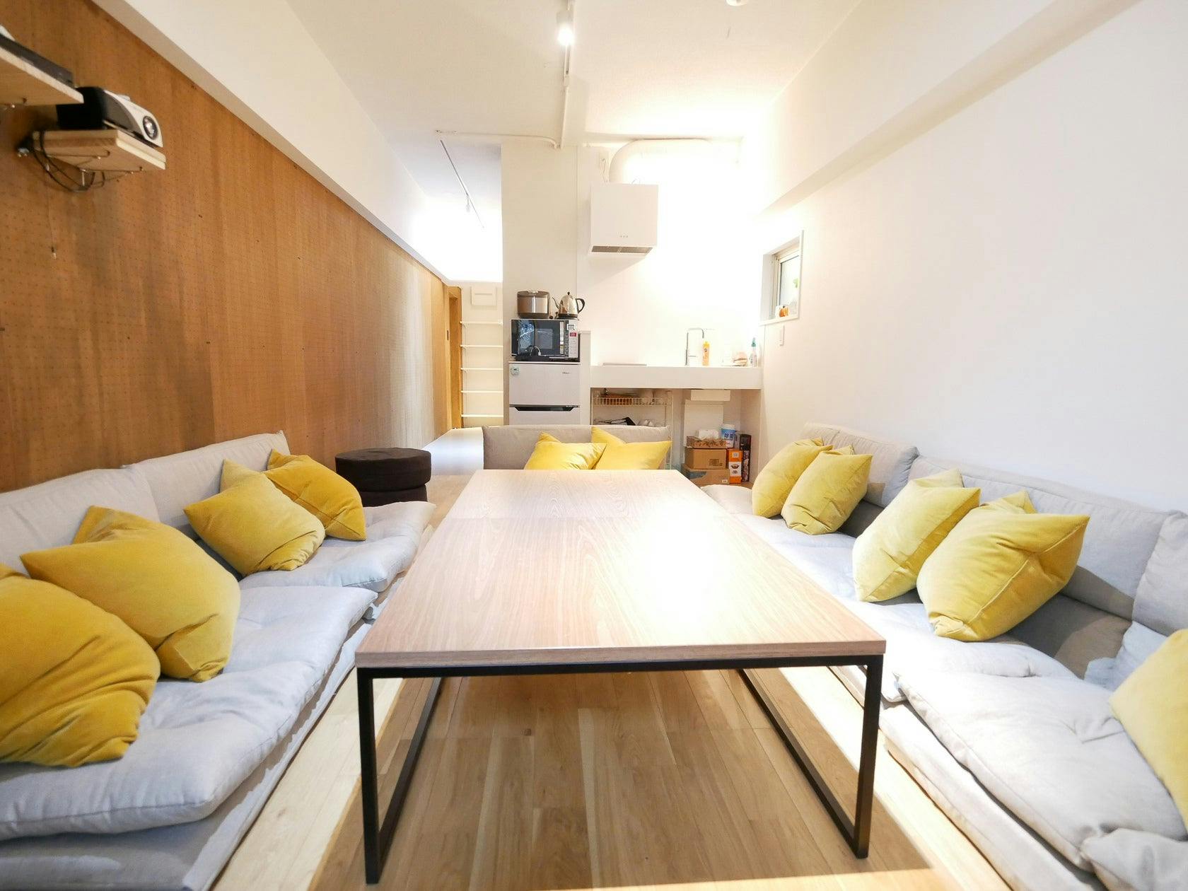 【秋葉原駅6分】ウッド調の壁面が心地よいオフサイトミーティングやワークショップに適したイベントスペース