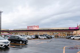 【イオンスタイル本荘中央店】各種プロモーションイベントに最適な店舗風除室内にあるイベントスペース