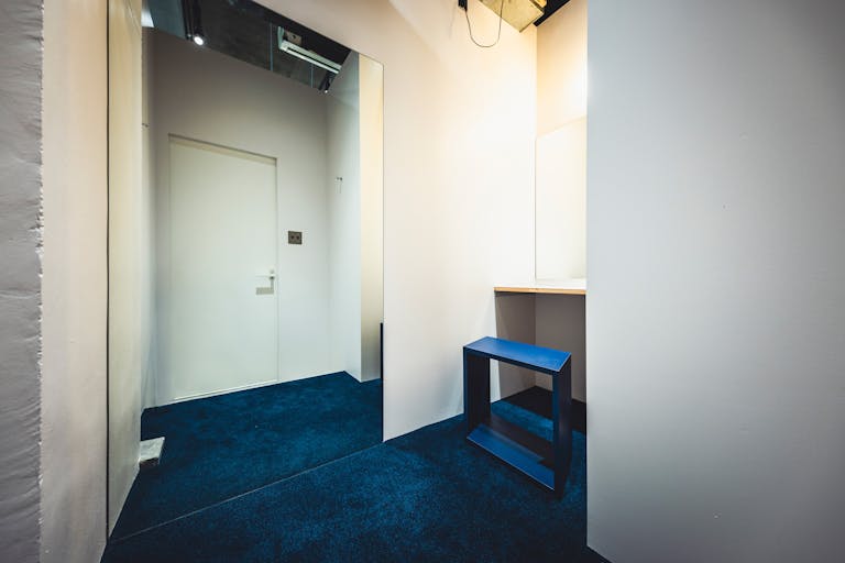 ヘアメイク+フィッテイングルーム