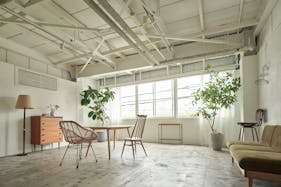 【天満橋駅8分】撮影や展示会に最適な自然光が入り込むナチュラルな内装が特徴のスタジオ