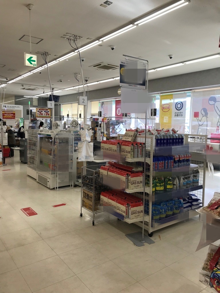 【西友　御代田店】レジ横入口前　プロモーション用途や物販、食物販のポップアップストアに最適なスーパー店内催事イベントスペース