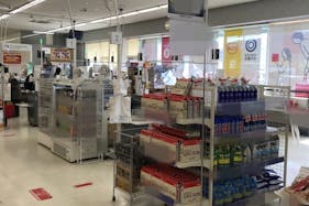 【西友 御代田店】レジ横入口前 プロモーション用途や物販、食物販のポップアップストアに最適なスーパー店内催事イベントスペース