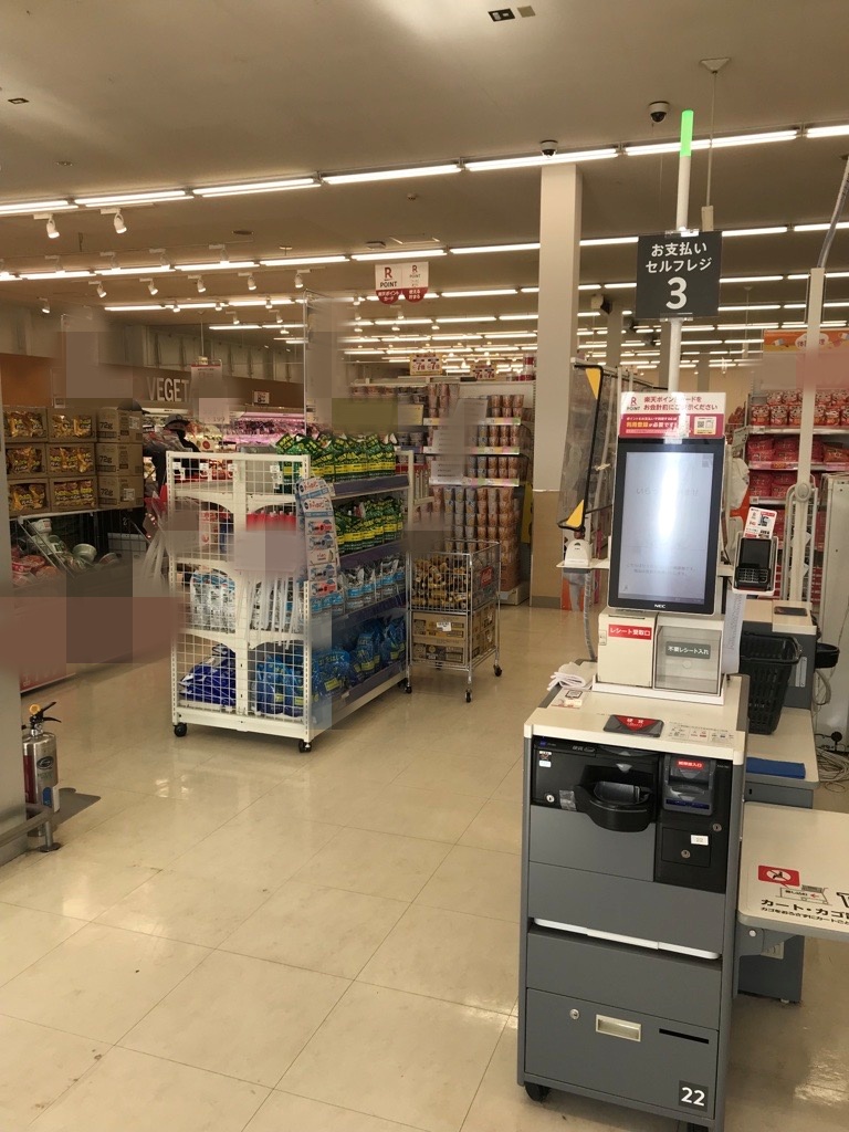 【西友　御代田店】レジ横入口前　プロモーション用途や物販、食物販のポップアップストアに最適なスーパー店内催事イベントスペース