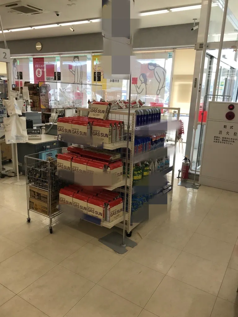 【西友　御代田店】レジ横入口前　プロモーション用途や物販、食物販のポップアップストアに最適なスーパー店内催事イベントスペース