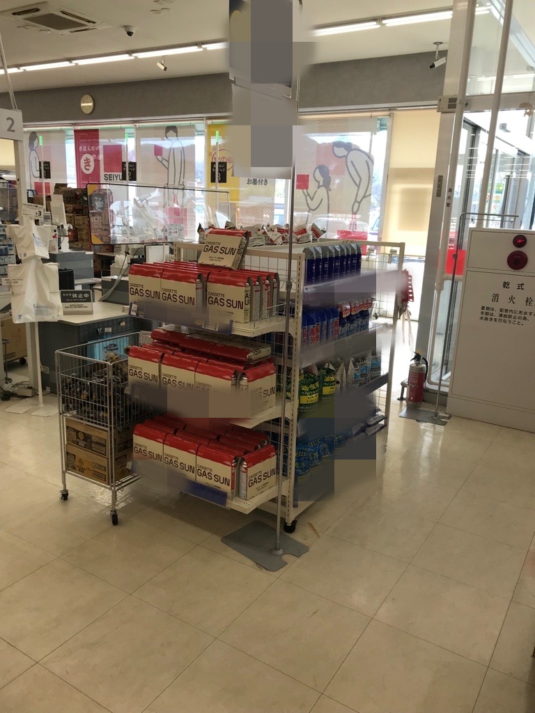 【西友　御代田店】レジ横入口前　プロモーション用途や物販、食物販のポップアップストアに最適なスーパー店内催事イベントスペース