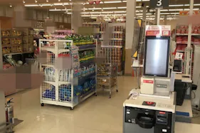 【西友 御代田店】レジ横入口前 プロモーション用途や物販、食物販のポップアップストアに最適なスーパー店内催事イベントスペース