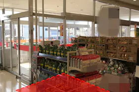【西友 御代田店】レジ横入口前 プロモーション用途や物販、食物販のポップアップストアに最適なスーパー店内催事イベントスペース