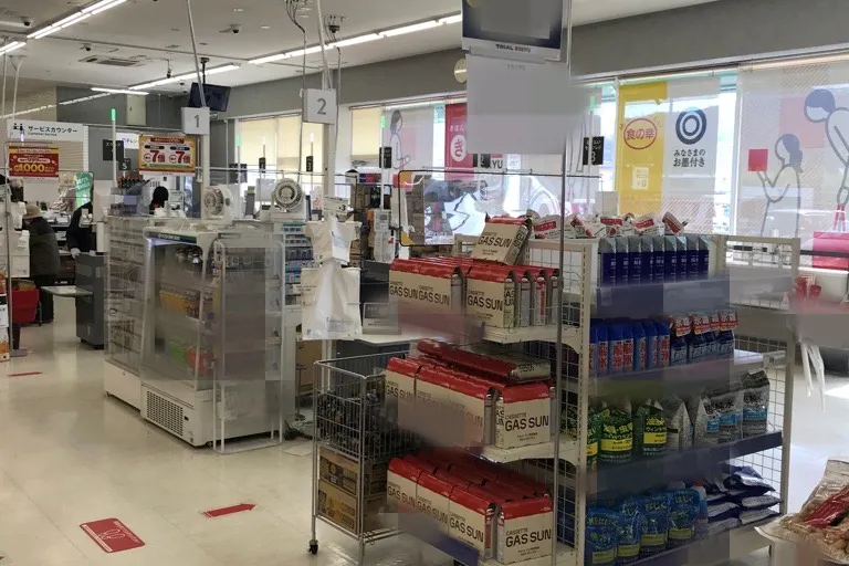 【西友 御代田店】レジ横入口前 プロモーション用途や物販、食物販のポップアップストアに最適なスーパー店内催事イベントスペース