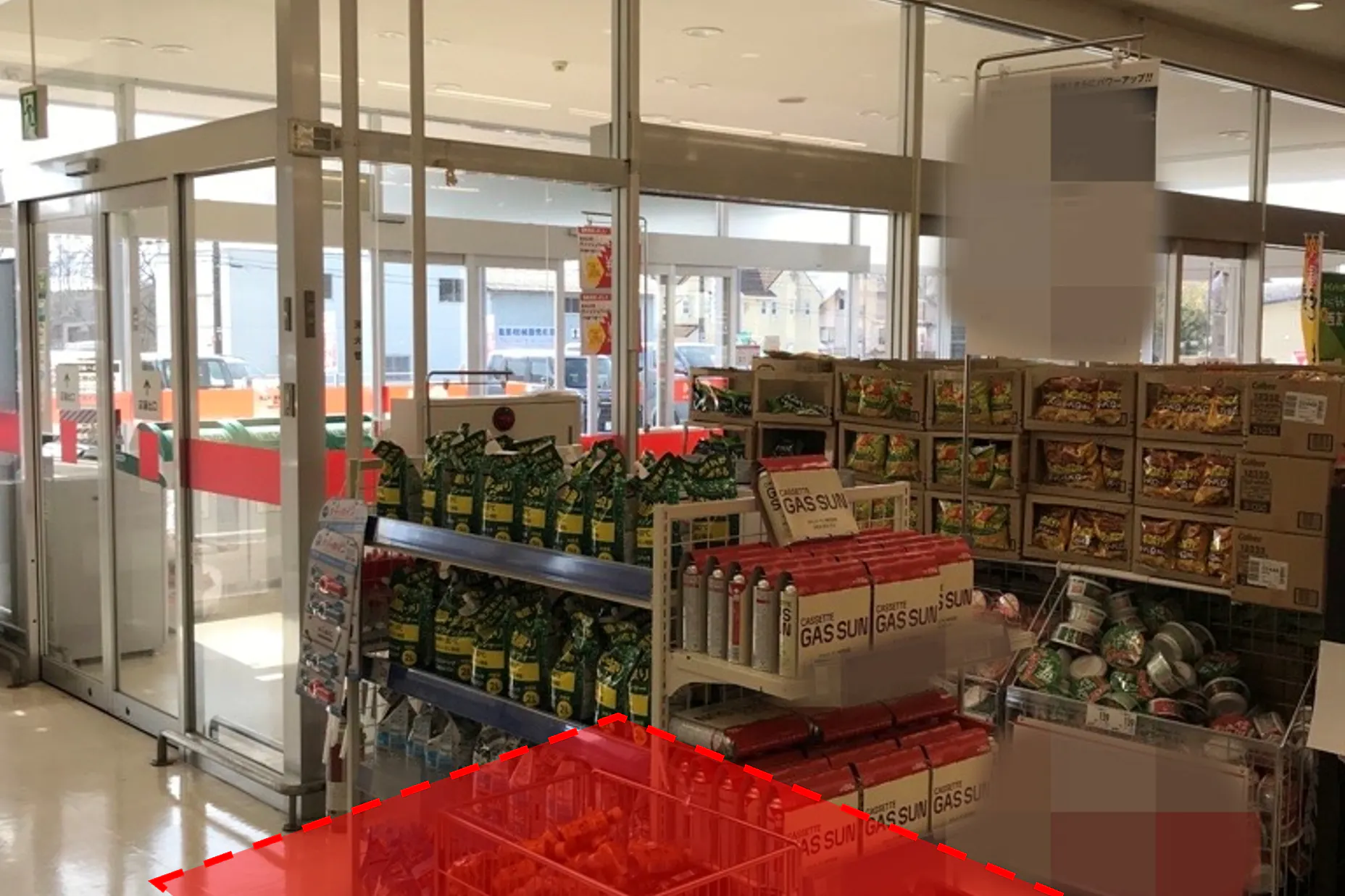 【西友 御代田店】レジ横入口前 プロモーション用途や物販、食物販のポップアップストアに最適なスーパー店内催事イベントスペース