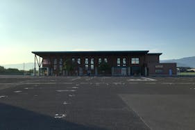 【ダイナム観音寺店】キッチンカーやプロモーションに最適なアミューズメント施設のイベントスペース