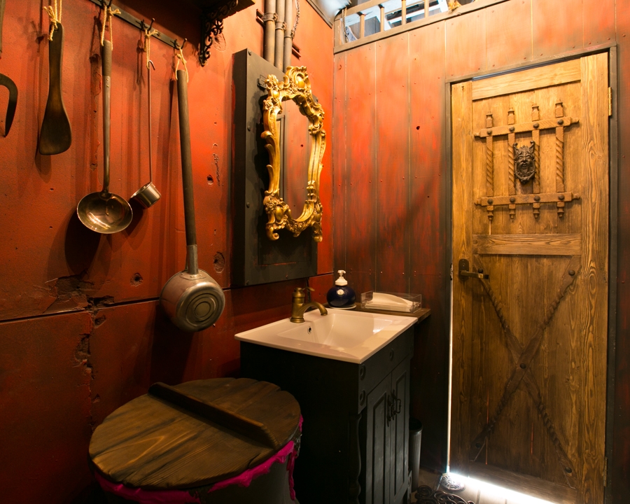 店内（魔女風の洗面台）