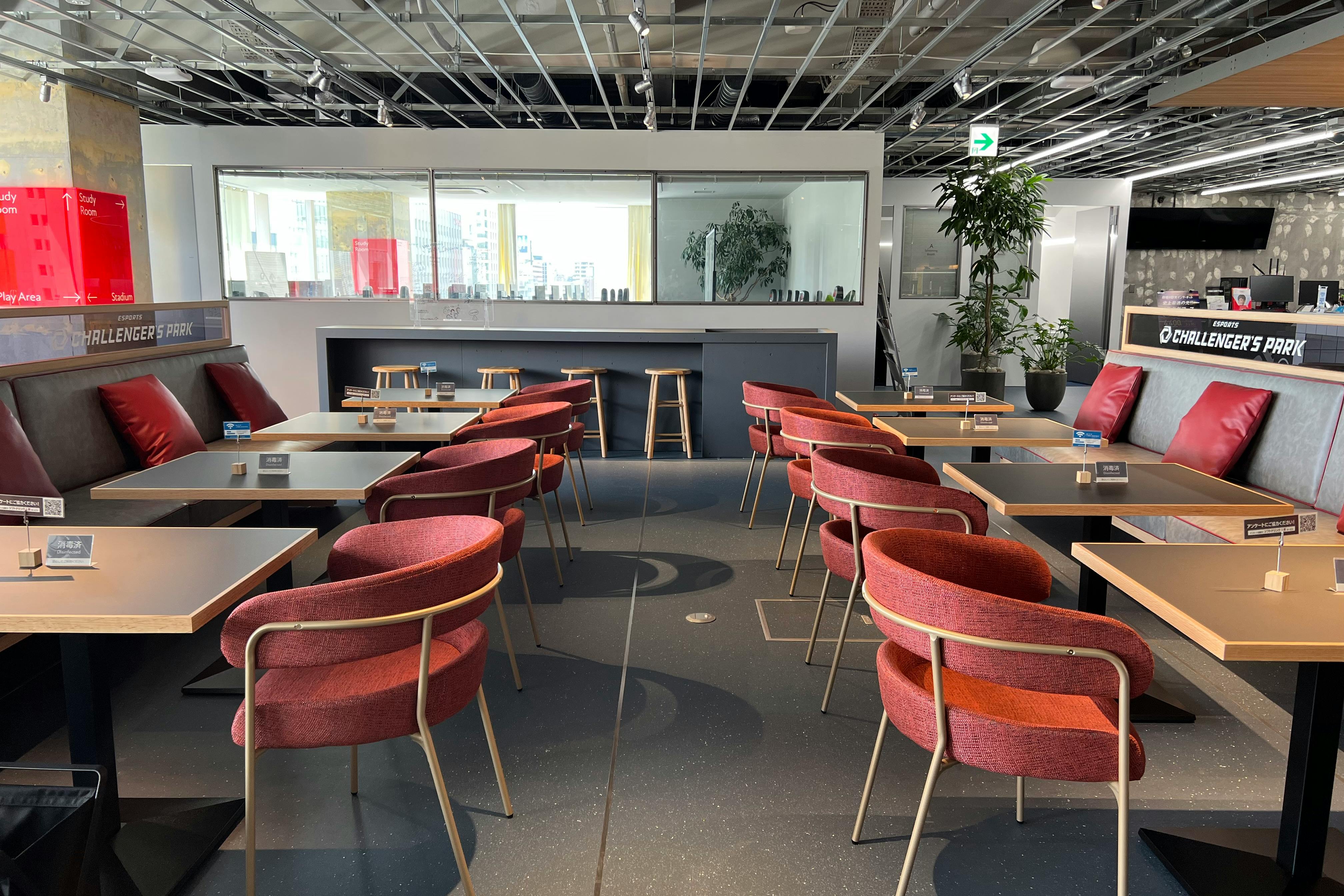 【天神南駅3分】企業イベントやセミナー開催、オフサイトミーティングに最適な配信設備の整ったイベントスペース