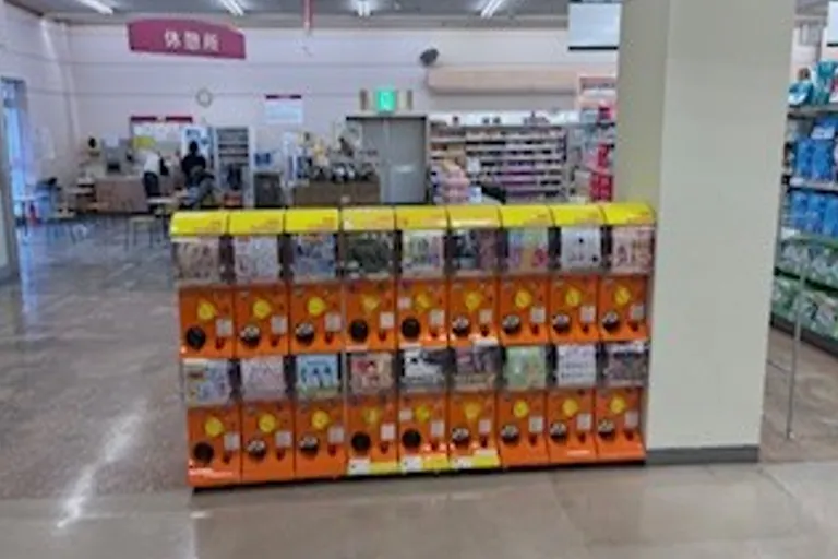 【ザ・ビッグ大館西店】レジ後ろお客さま休憩所前 販促プロモーションや物販に最適なスーパー店内催事イベントスペースの画像1