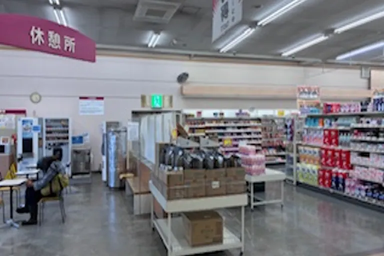 【ザ・ビッグ大館西店】レジ後ろお客さま休憩所前 販促プロモーションや物販に最適なスーパー店内催事イベントスペースの画像4