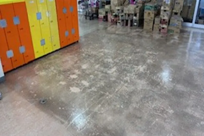 【ザ・ビッグ大館西店】レジ後ろお客さま休憩所前 販促プロモーションや物販に最適なスーパー店内催事イベントスペース
