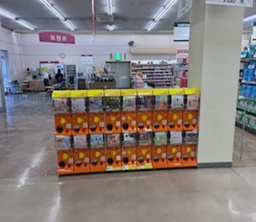 【ザ・ビッグ大館西店】レジ後ろお客さま休憩所前 販促プロモーションや物販に最適なスーパー店内催事イベントスペース