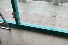 【ダイナム愛媛大洲店】キッチンカーに最適なアミューズメント施設のイベントスペース