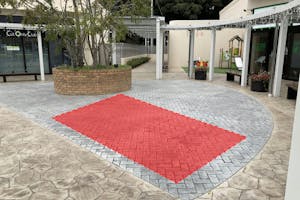 【ミスターマックス おゆみ野店】中央広場(キッチンカー小型) キッチンカーや物販用途に最適な総合ディスカウントストアの催事イベントスペース