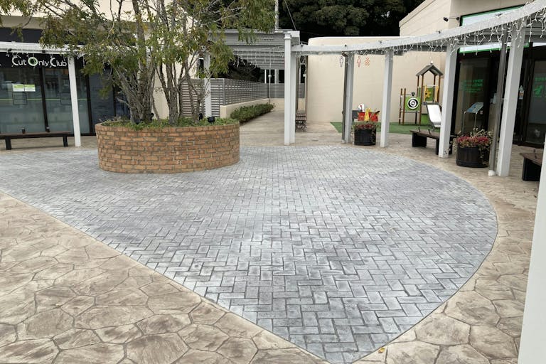 【ミスターマックス おゆみ野店】中央広場(キッチンカー小型) キッチンカーや物販用途に最適な総合ディスカウントストアの催事イベントスペースの画像2