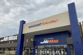 【ミスターマックス おゆみ野店】中央広場(キッチンカー小型) キッチンカーや物販用途に最適な総合ディスカウントストアの催事イベントスペース