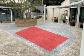 【ミスターマックス おゆみ野店】中央広場(キッチンカー小型) キッチンカーや物販用途に最適な総合ディスカウントストアの催事イベントスペース