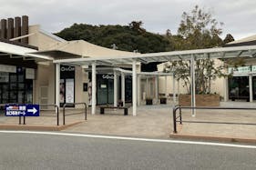 【ミスターマックス おゆみ野店】中央広場(キッチンカー小型) キッチンカーや物販用途に最適な総合ディスカウントストアの催事イベントスペース